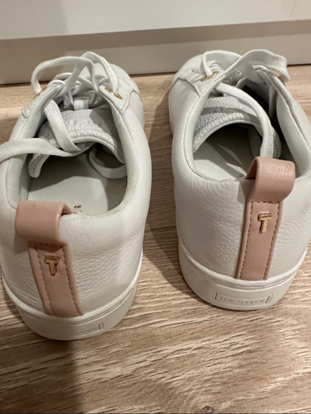 Ted Baker Women's White Leather-Style Casual Sneakers with Stripe Detail - Picture 3 of 6